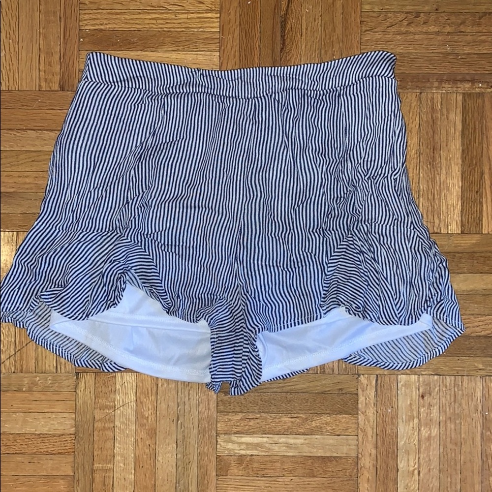 FLOWY STRIPE SHORTS! Barely worn